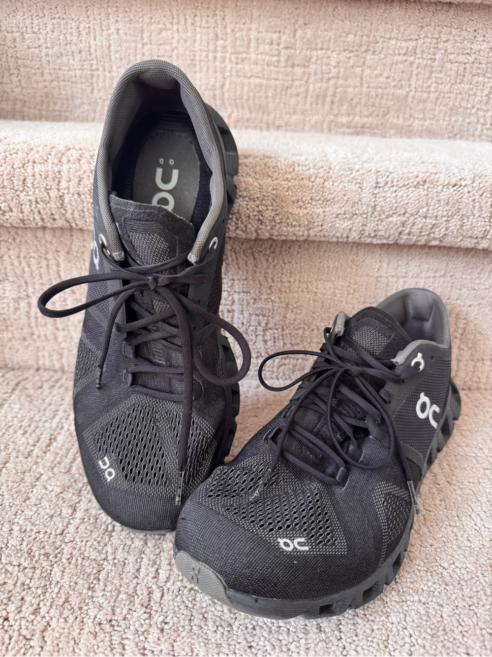 On Running All Black Sneaker, size 9.5